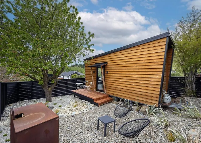 Tiny House With Mountain Views, Indoor And Outdoor Fire, Private Courtyard Garden